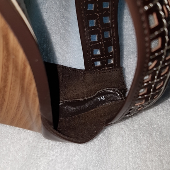 Size 7 Nine and Co. By Nine West wedge sandal - Picture 6 of 7